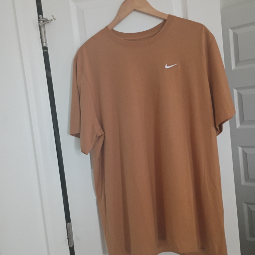 Nike Men's Brown Short Sleeve Tee